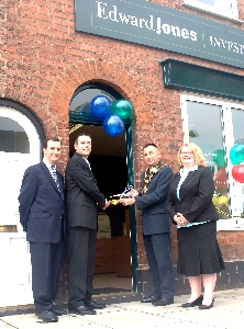 NEWTON-LE-WILLOWS FIRST STOCKBROKING BUSINESS IS OFFICIALLY OPENED - The Mayor of St Helens, Cllr 